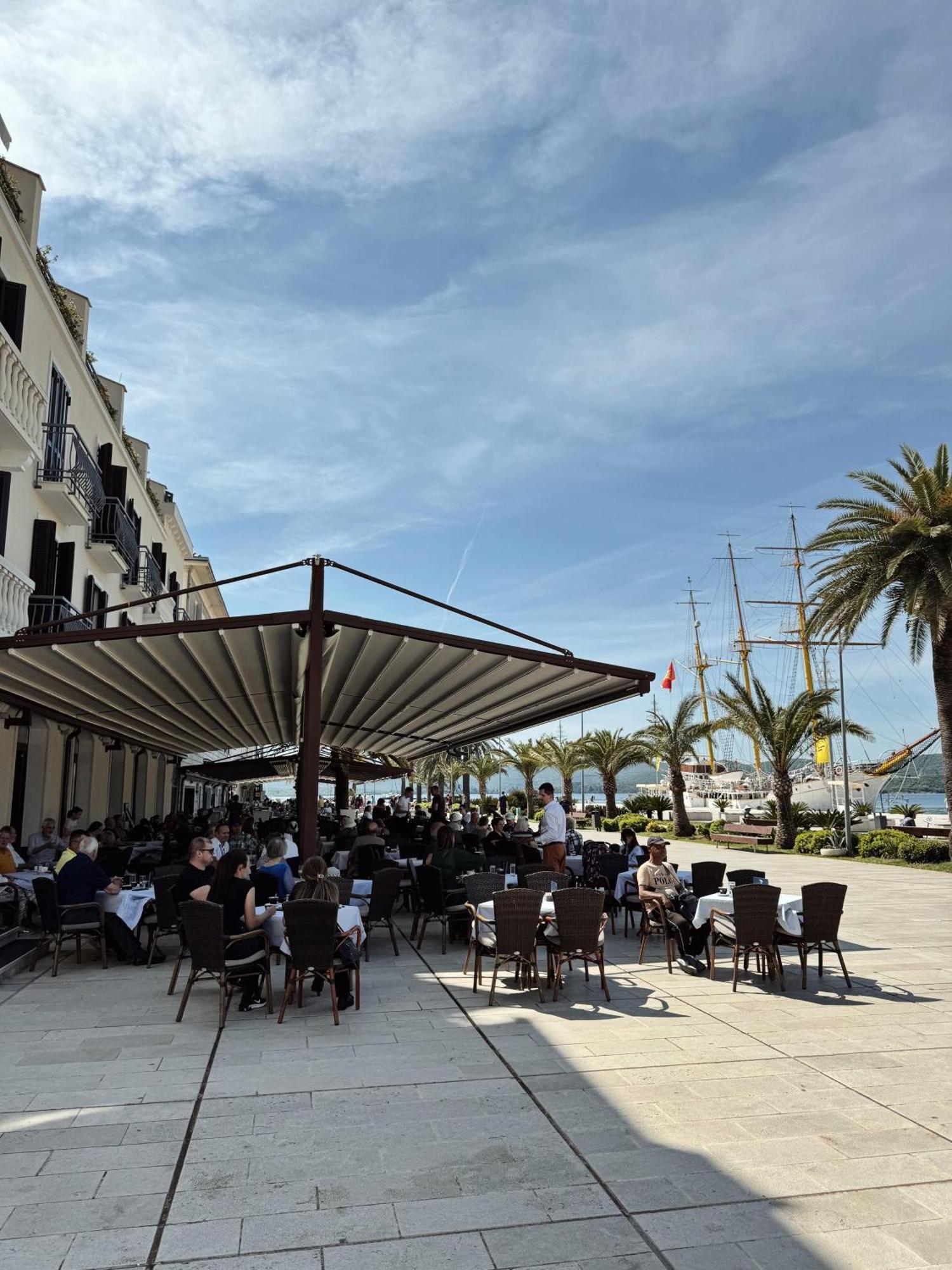 Hotel Pine Tivat Exterior photo
