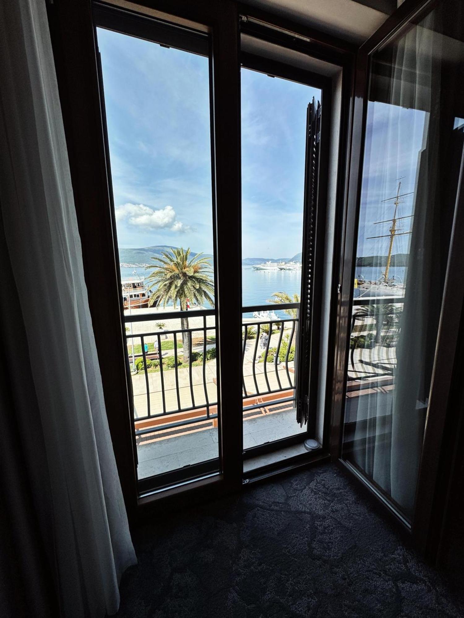 Hotel Pine Tivat Exterior photo