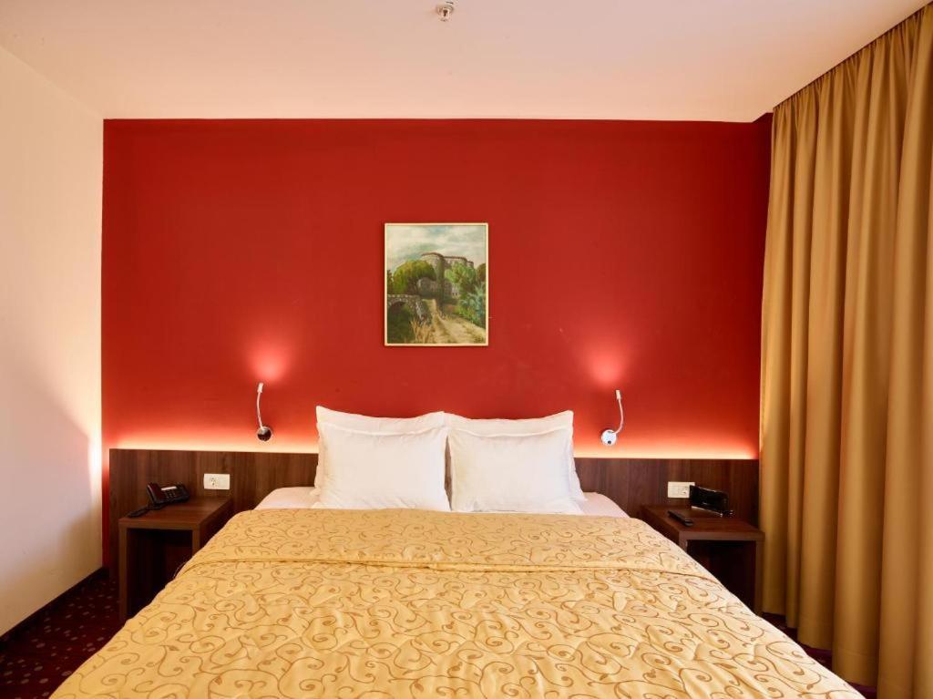 Hotel Pine Tivat Exterior photo